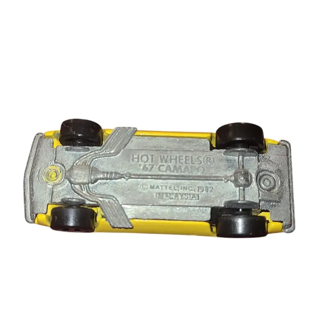 Hot Wheels '67 Camaro Yellow Hood Opens Black Racing Stripes Mattel 1982